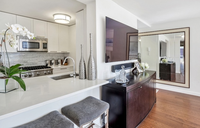 3 beds, 2 baths, 1,560 sqft, $13,500, Unit 801