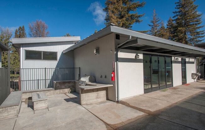 2 beds, 2 baths, 890 sqft, $1,095, Unit 335 - 335-2