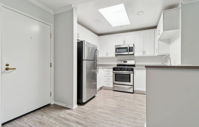 1 bed, 1 bath, 550 sqft, $2,398, Unit 407