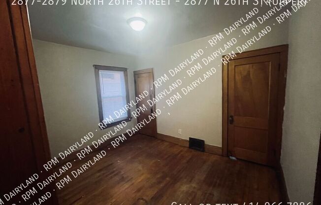2877 2879 N 26 ST