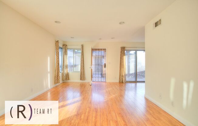 3 beds, 2 baths, $3,000, Unit APARTMENT 85