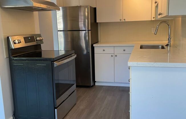 201 - Newly Renovated in West Seattle! Ready for Immediate Move In, 2nd Floor Corner Unit! Ask About 2 Weeks FREE Special!