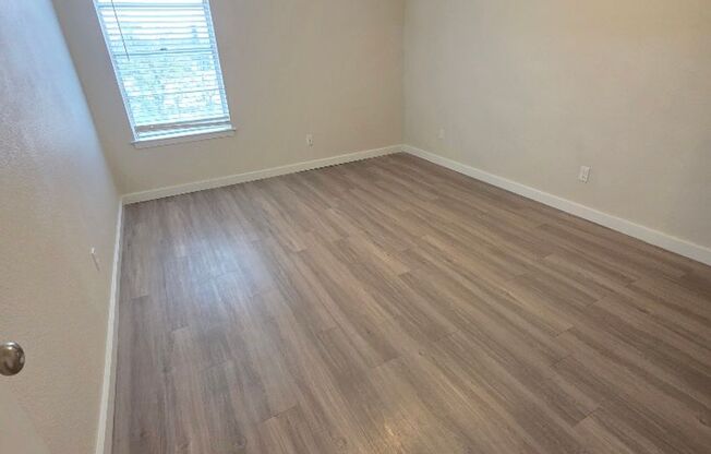 2 beds, 1 bath, 900 sqft, $1,321, Unit ELP2202-336