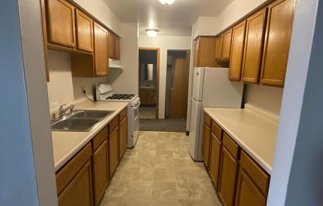 2 beds, 1.5 baths, 963 sqft, $1,299, Unit 5166 B20