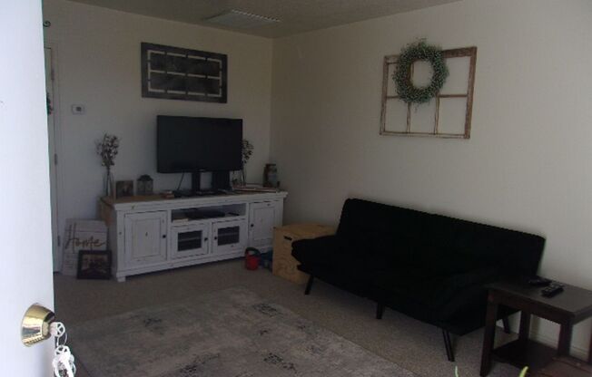 2 beds, 1 bath, $850