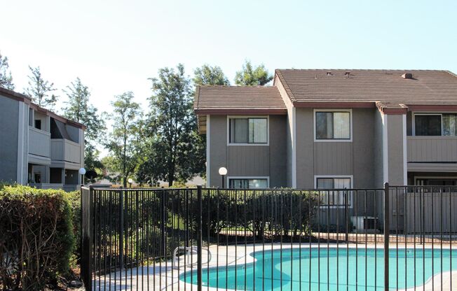 2 beds, 1 bath, 889 sqft, $1,795, Unit 14J