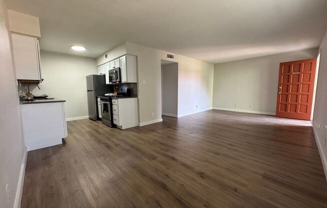 2 beds, 2 baths, 900 sqft, $1,412, Unit LAW11-216