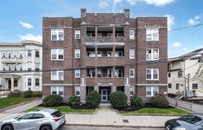2 beds, 1 bath, $2,900, Unit # 20