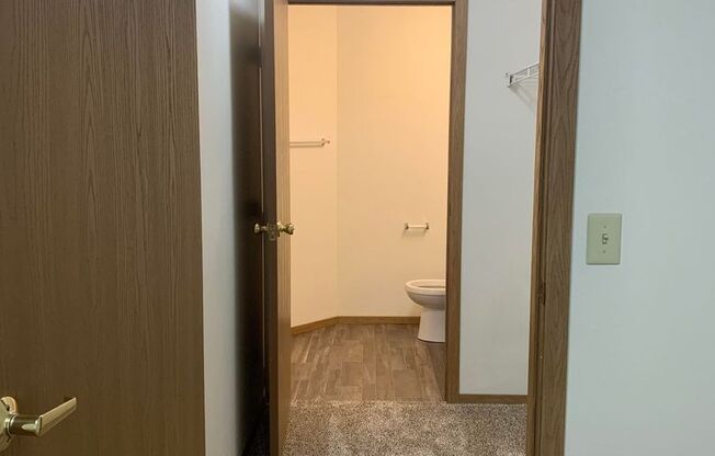 3 beds, 2 baths, 1,008 sqft, $1,250, Unit 1704-110