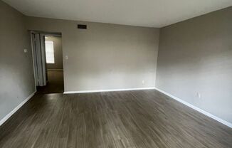 2 beds, 1 bath, $975