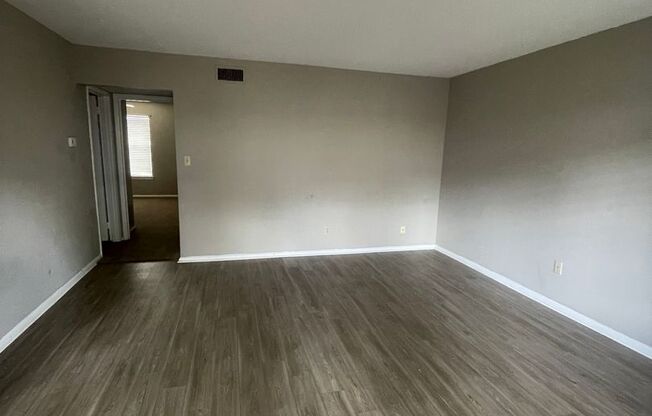 2 beds, 1 bath, $975