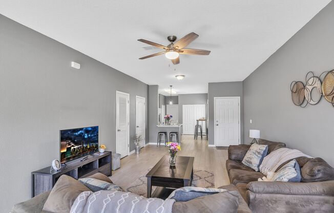 Great 3 bedroom/ 2.5 bathroom townhome just a short drive to St Augustine and beaches!