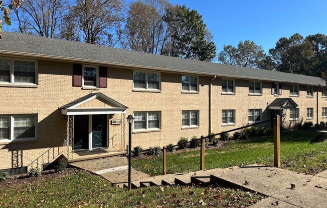 2 beds, 1 bath, 800 sqft, $899, Unit 402