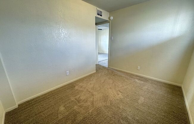 2 beds, 1 bath, $650, Unit Unit E