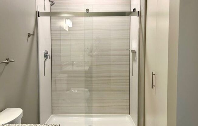 2 beds, 2 baths, 990 sqft, $2,125, Unit 422