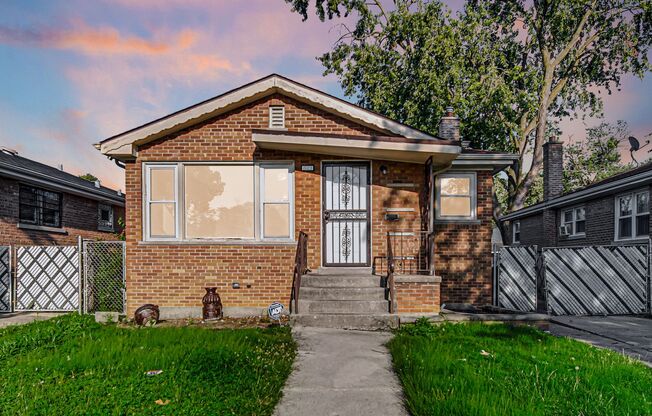 3BED/2BATH Home Available in Dolton