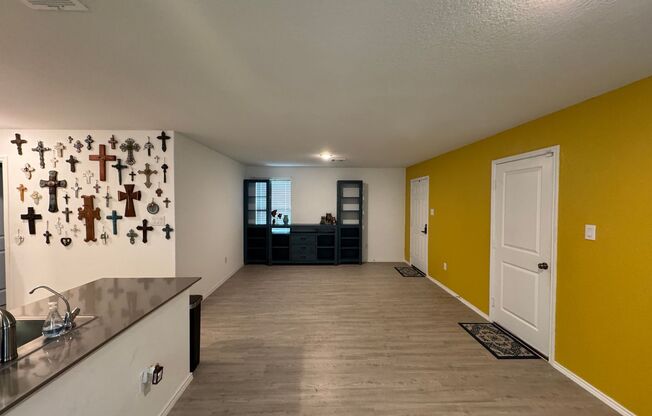 LOVELY 3 BEDROOM 2 BATH HOME WITH EASY ACCESS TO DOWNTOWN & BROOKS CITY BASE FEATURING OUTDOOR ACTIVITIES, RESTAURANTS, & SHOPPING*THIS HOME IS LIKE NEW & FEATURES TONS OF UPGRADES!