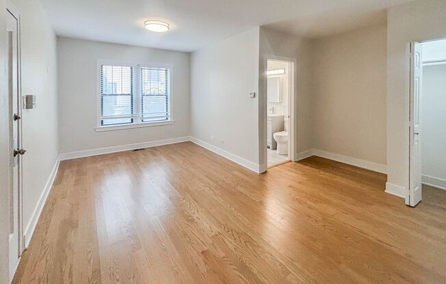 2 beds, 1 bath, 820 sqft, $2,395, Unit 1950-1Y