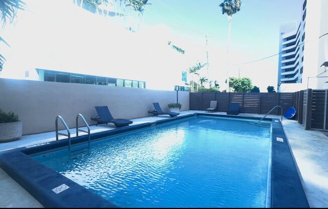 2 beds, 2 baths, $4,250, Unit 555-401