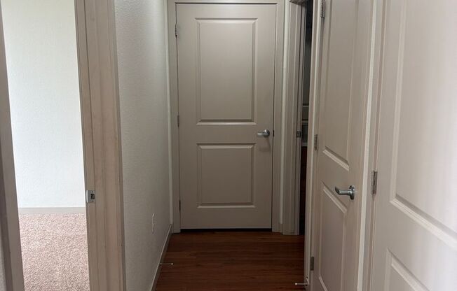 1 bed, 1 bath, 614 sqft, $1,250, Unit 1-207