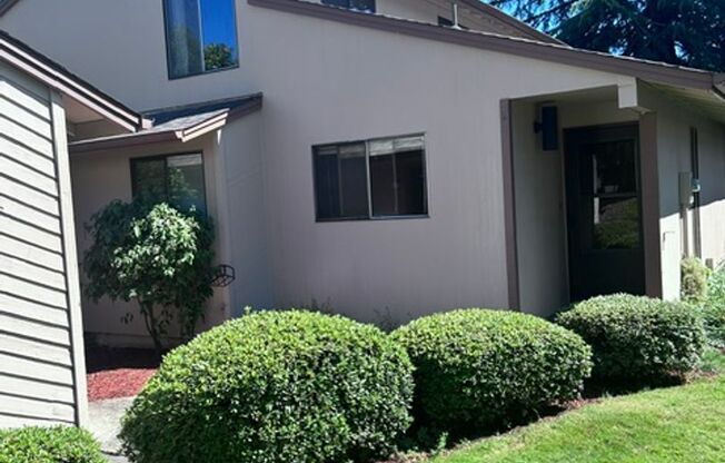 Groovy Townhouse-55+ in Hazel Dell
