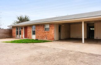 **Remodeled 2/1 Duplex in Southeast Austin – Modern Style, Open Layout, and Prime Location!**