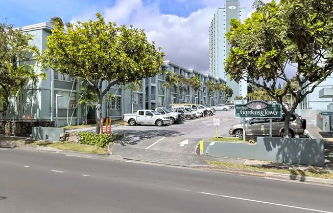 PRICE IMPROVEMENT | $500 Off 1st month! 2 bd | 2 bath unit across from Pearlridge Mall!