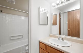 2 beds, 1 bath, 900 sqft, $1,099, Unit 112 M