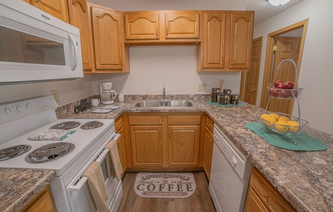 2 beds, 2 baths, 890 sqft, $910, Unit 2571-209