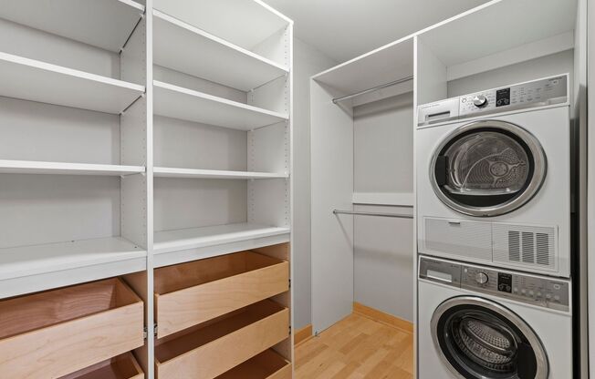 2 beds, 1 bath, 800 sqft, $1,799