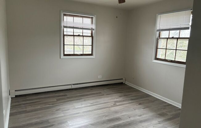 3 beds, 1.5 baths, 1,250 sqft, $1,199, Unit 570-3W