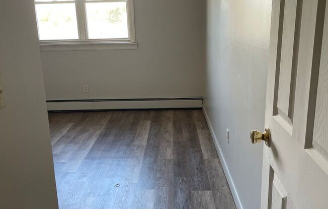 1 bed, 1 bath, 650 sqft, $1,200, Unit 327