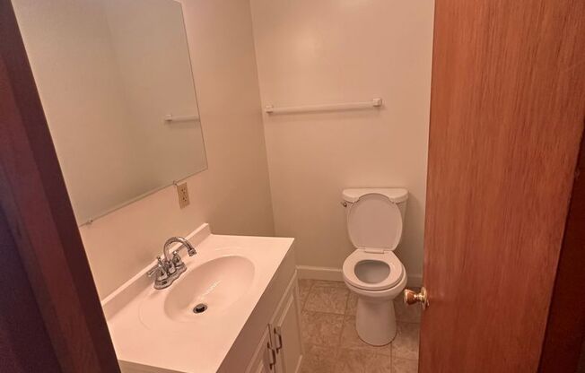 3 beds, 1.5 baths, 1,100 sqft, $1,980, Unit F-1