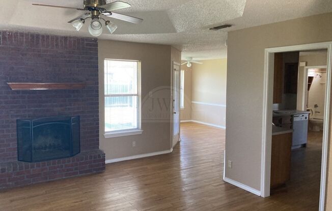 3 beds, 2 baths, $1,250