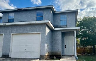 Townhouse in Woodlake Golf Vista!