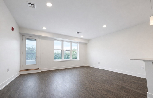 2 beds, 2 baths, 1,000 sqft, $4,050, Unit 201