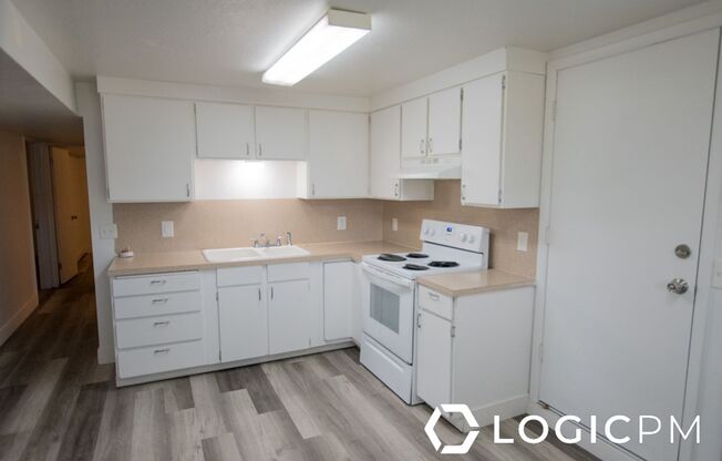 2 beds, 1 bath, 921 sqft, $1,000