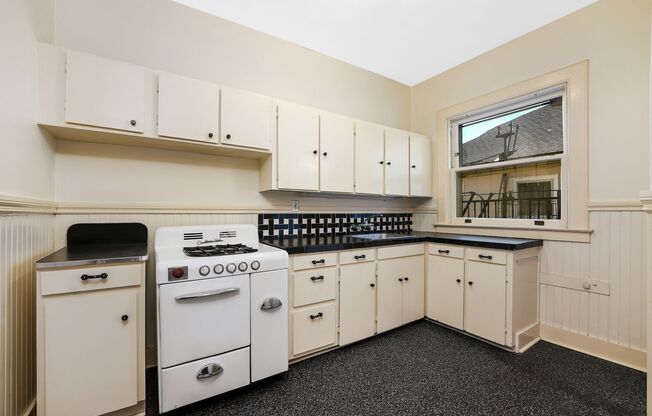 1 bed, 1 bath, $1,400, Unit UNIT 15