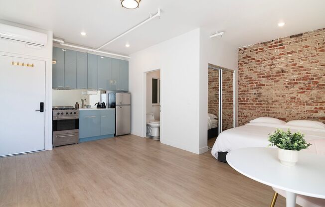 Studio, 1 bath, 223 sqft, $2,225, Unit 402