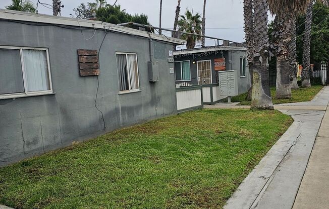 1019–1049 E Avenue