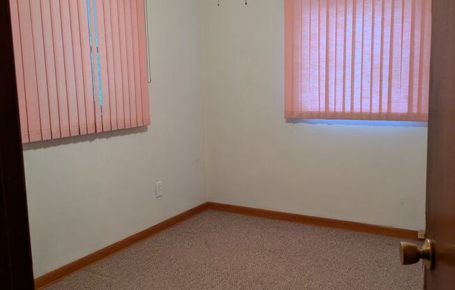 3 beds, 1 bath, $1,400