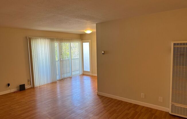 Beautiful remodeled 2 bedroom and 1 bath condo