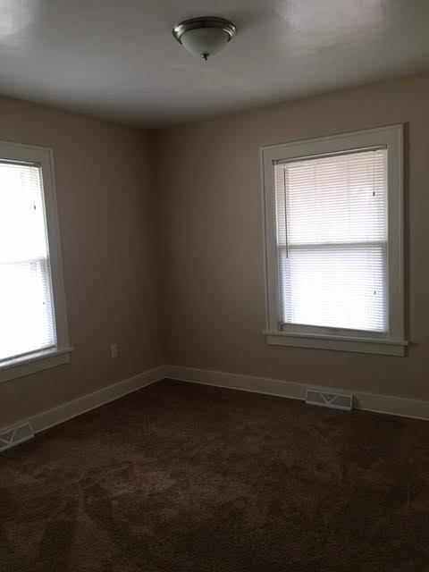 2 beds, 1 bath, $1,045