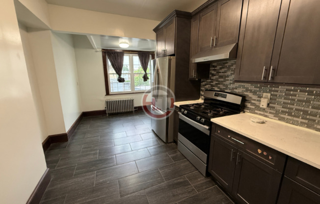 2401 E TREMONT