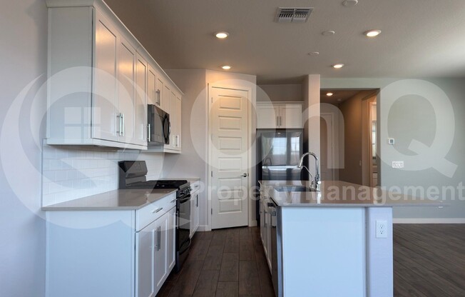 708 N BAY DR
