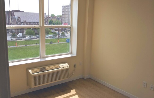 2 beds, 1 bath, 610 sqft, $1,725, Unit 806