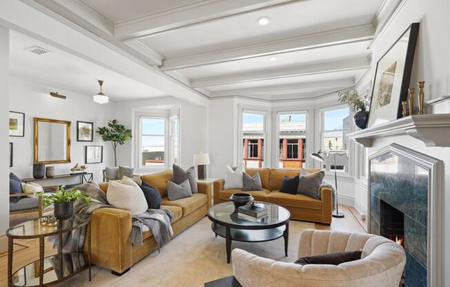 Gorgeous 4BR/2.5BA Nob Hill Home with Shared Rooftop Deck, Parking Space Included & In-Unit Laundry