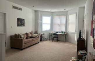 2 beds, 2 baths, $1,600