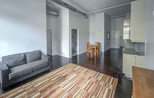 1 bed, 1 bath, 804 sqft, $1,900, Unit 132 Temple St - 203