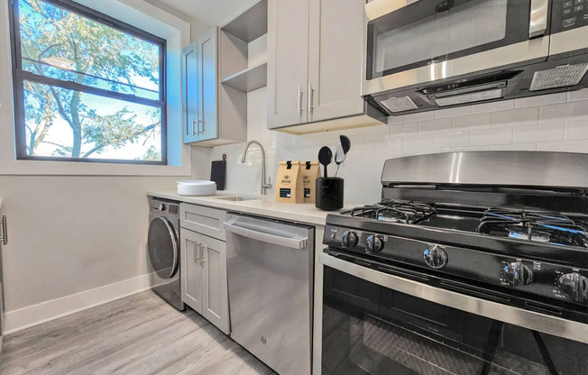 1 bed, 1 bath, $2,195, Unit D1